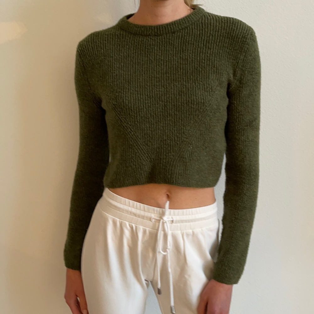 Cropped Zara sweater size S fits like XS